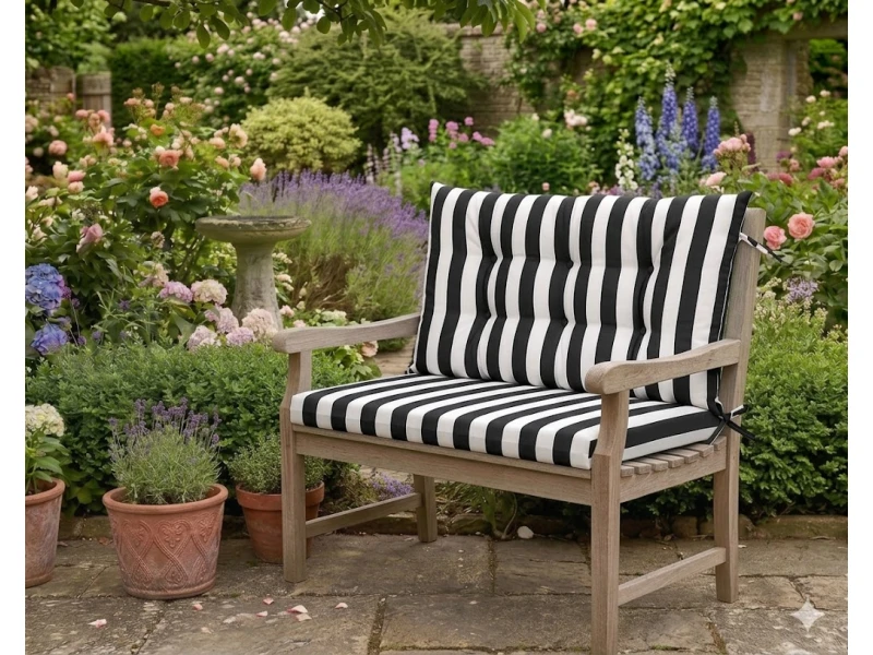 Μαξιλάρι κάθισμα με κουμπιά καναπέ ρίγες μαύρες λευκές με 70% αδιαβροχοποίηση Paros - Μπαμπού